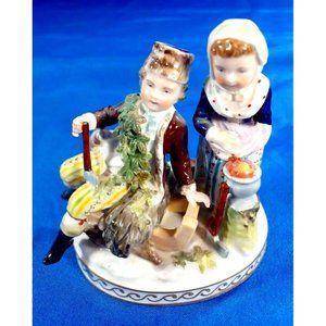 ANTIQUE CARL THIEME PORCELAIN GROUPING YOUNG COUPLE WINTER SEASON AFTER MEISSEN